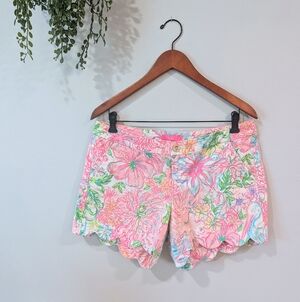 Lilly Pulitzer Women's Pink Floral Scallop Hem Shorts Sz. 10